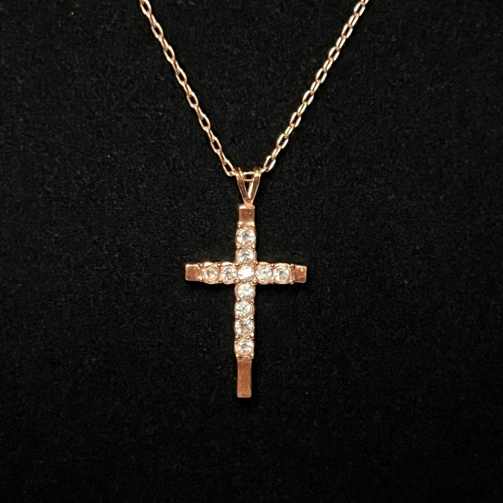 Avon ‘Glistening Cross’ Pendant Necklace